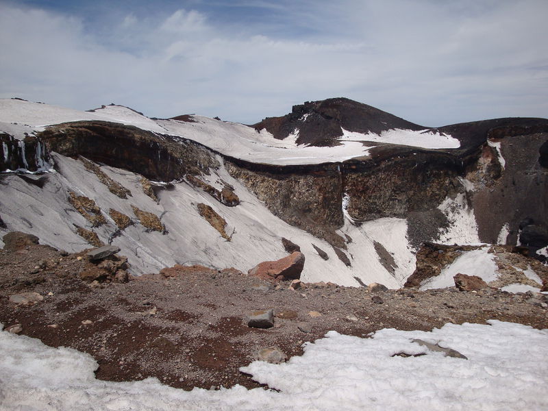File:03107fujiCrater.jpg